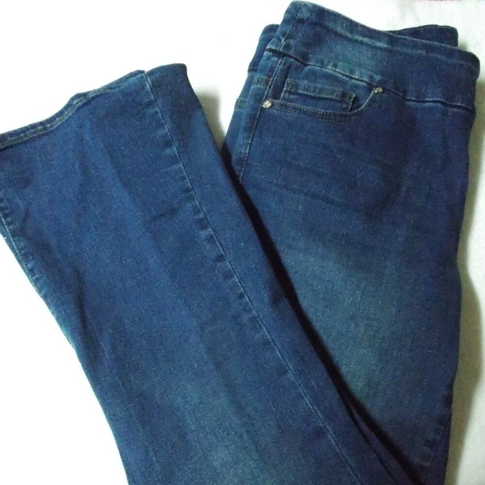 GG Jeans slim fit stretch with flared bottoms sz 14